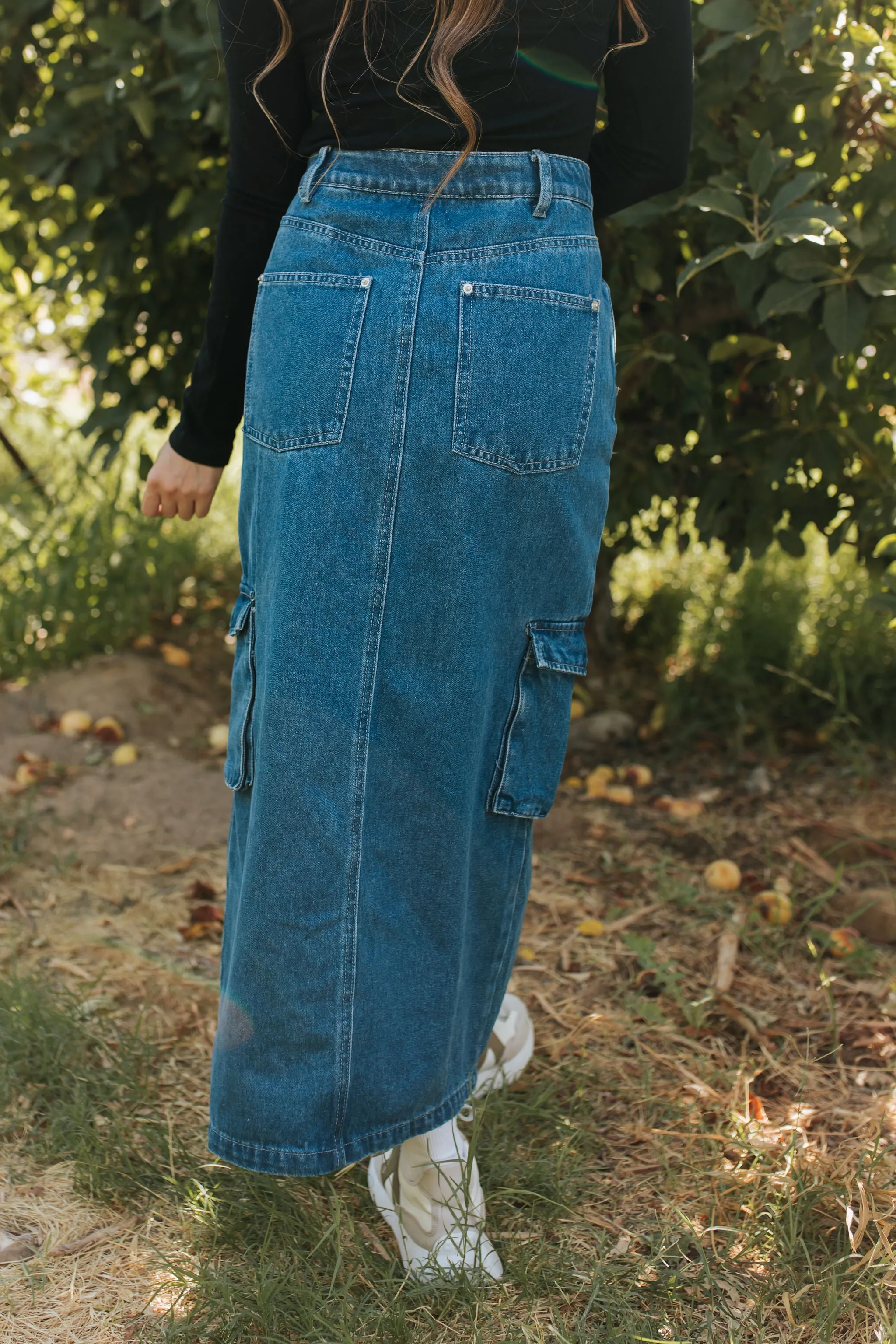 THE ANSLEIGH CARGO DENIM MAXI SKIRT IN DARK WASH